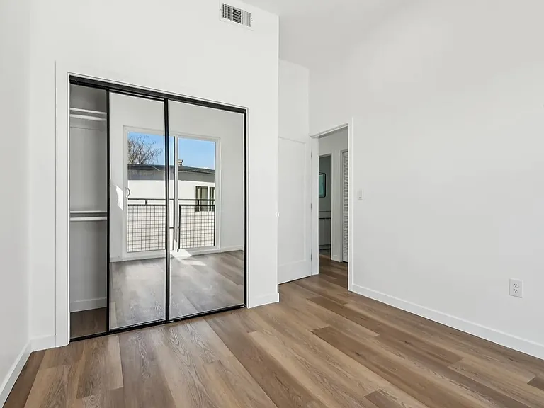 2919 S Burnside Ave #1 — Photo 10