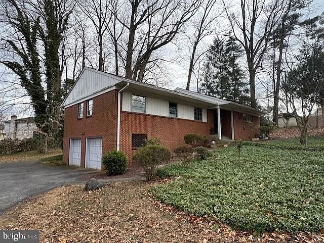 2nd image of 2308 Woods Rd