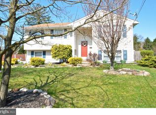 502 W Laurel Rd, Stratford, NJ 08084