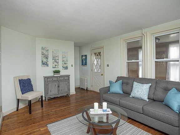 5th image of 364 Willow St