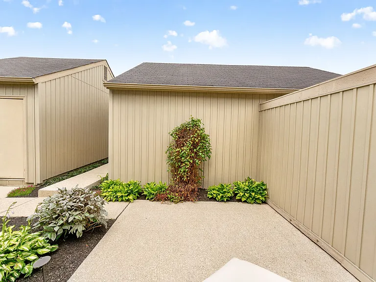 6372 Dummerston Ct — Photo 53