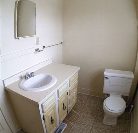 Bath vanity