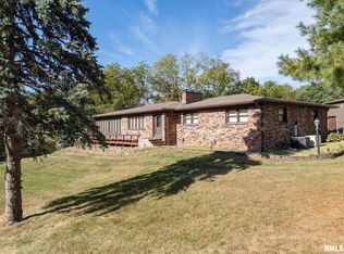 159 Deer Park Dr, Geneseo, IL 61254