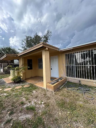 91 NE 6th Ct Photo 1