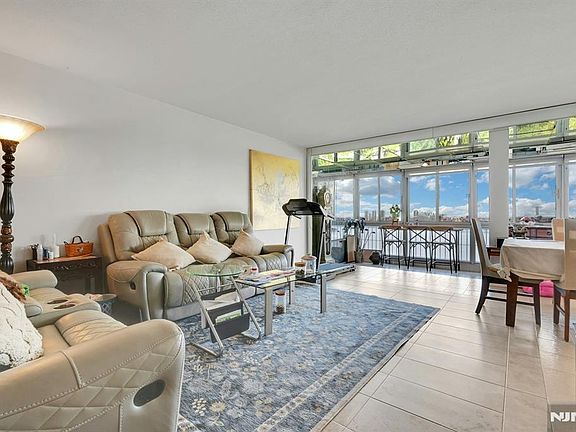 3rd image of 4 Horizon Rd #805