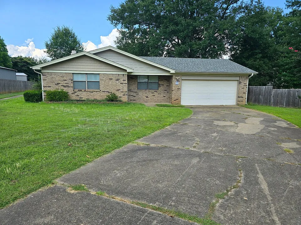 14 Devon Ln