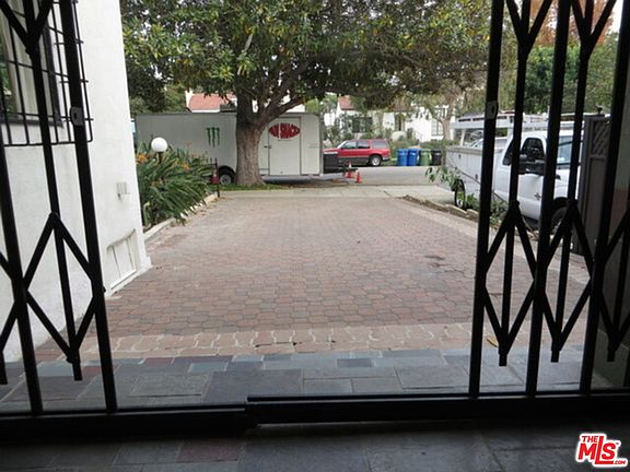 4th image of 5404 Rosewood Ave