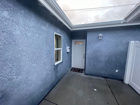 3rd image of 428 N Lomita St #101