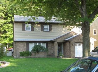 26 Lamker Ct, Little Ferry, NJ 07643