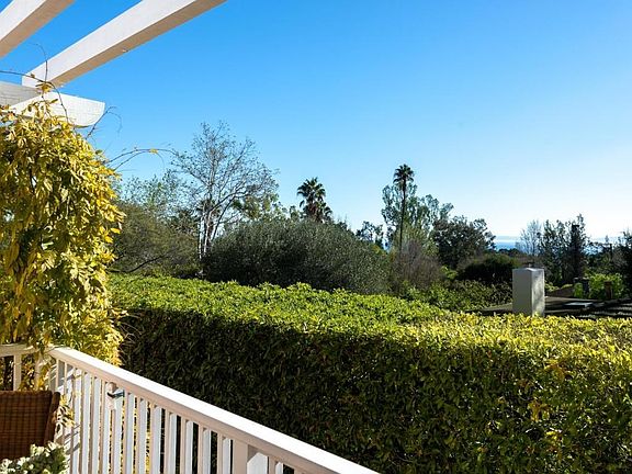 MasterBRBalconyOcean