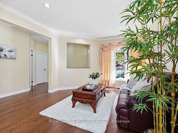5th image of 92 Maricona Way