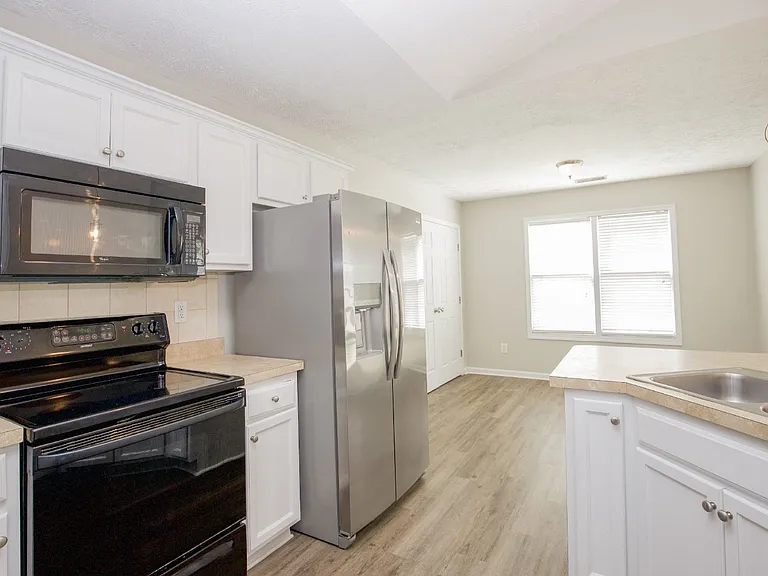 196 Lochwood Dr — Photo 14