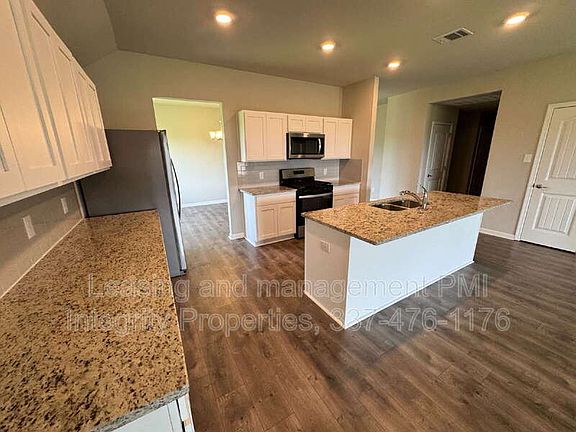 5th image of 3202 Haven Lake Dr