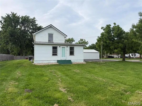 713 E Warren St, Bunker Hill, IL 62014