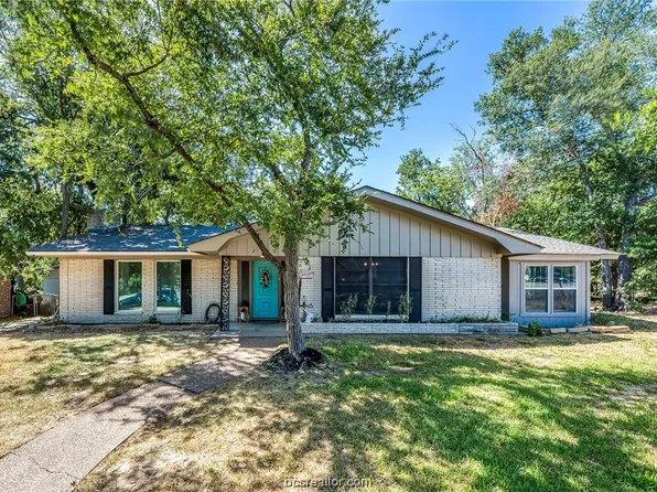 2406 Burton Dr, Bryan, TX 77802