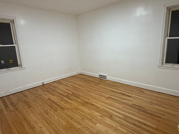 5th image of 20486 Greeley St