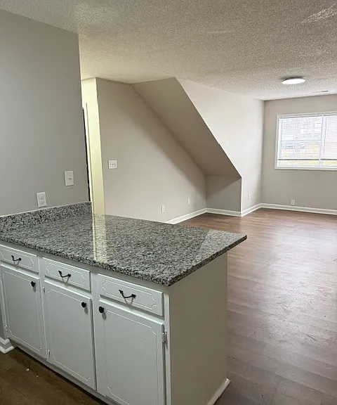 452 8th Ave SE — Photo 3
