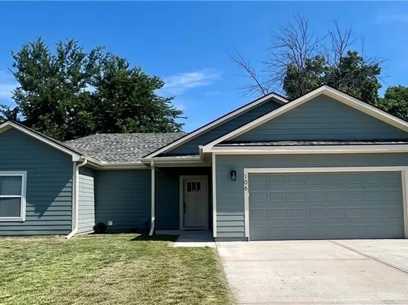 106 E Walker Dr, Harrisonville, MO 64701