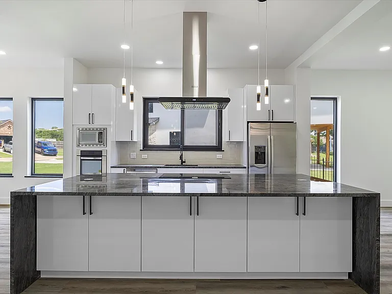 2811 Rodeo Dr — Photo 12