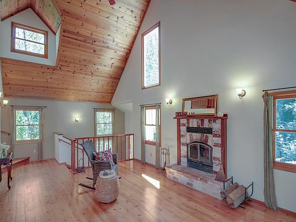 5th image of 385 Brook Dr