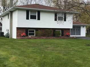 6415 Buell Dr, Lockport, NY