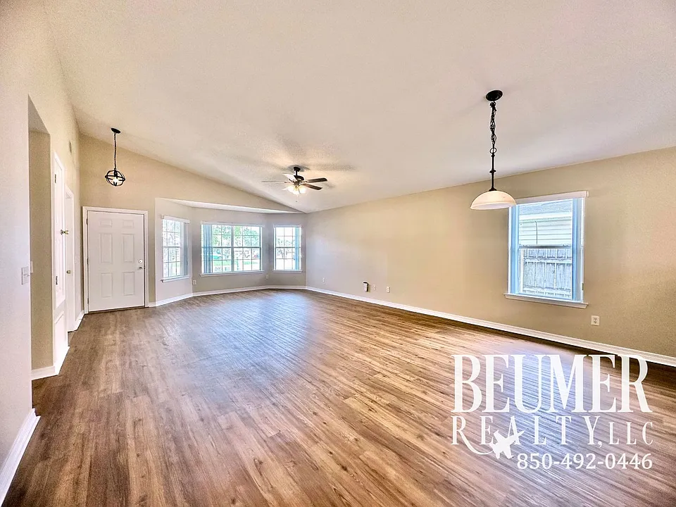 366 Mizzen Ln