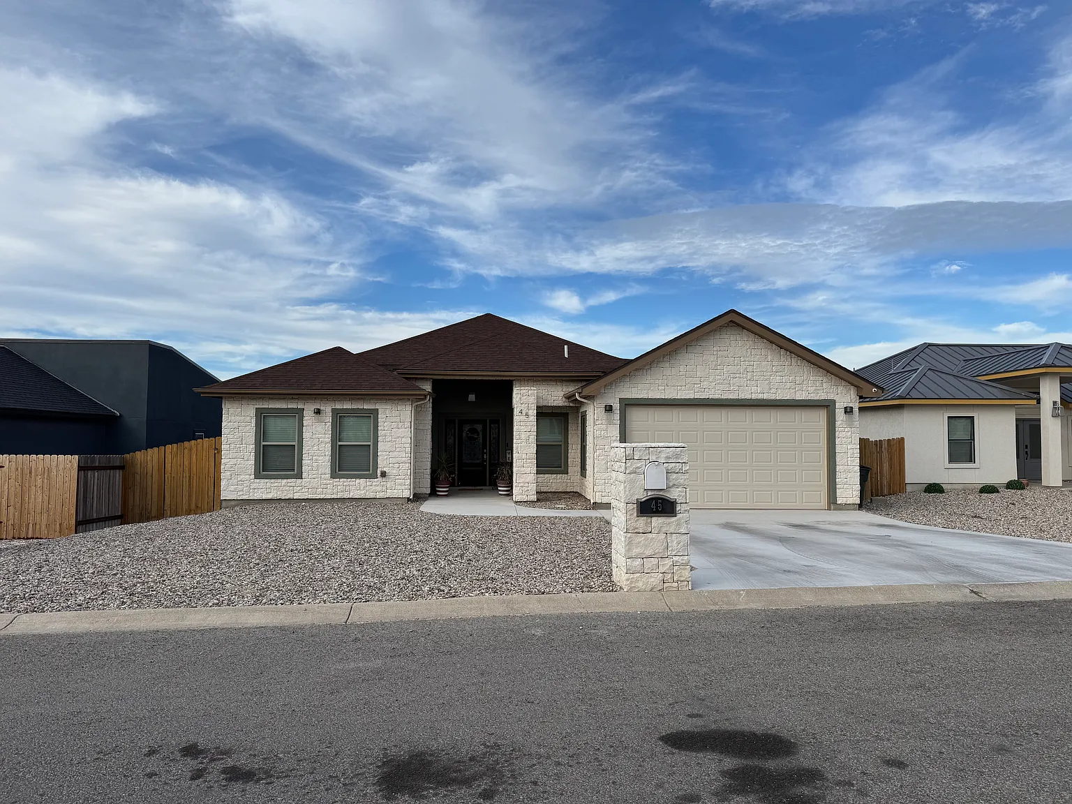 3 bed, 1575 sqft, $2,200 — Photo 1