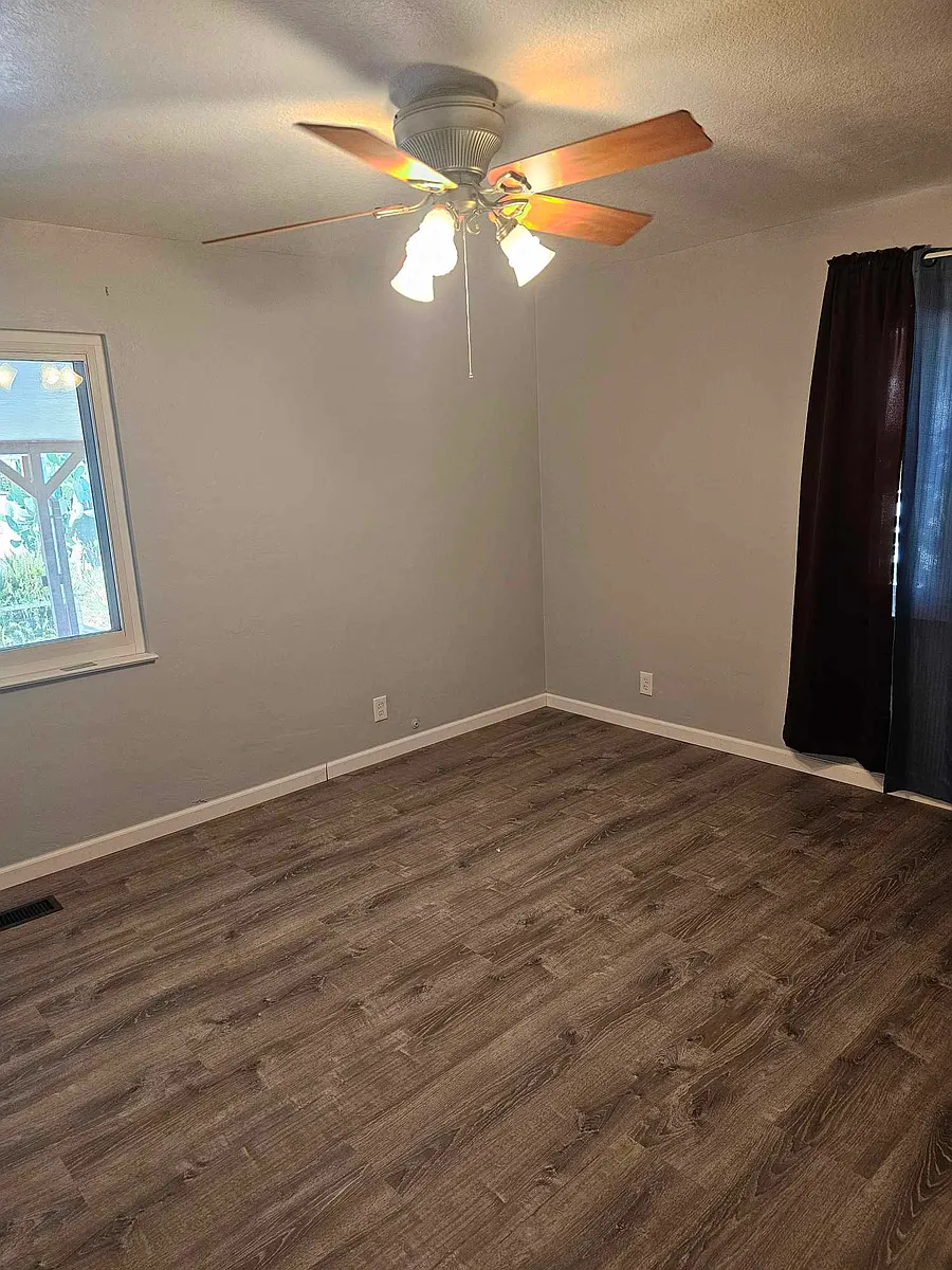 Building Photo - 2978 E Terrace Ave #1