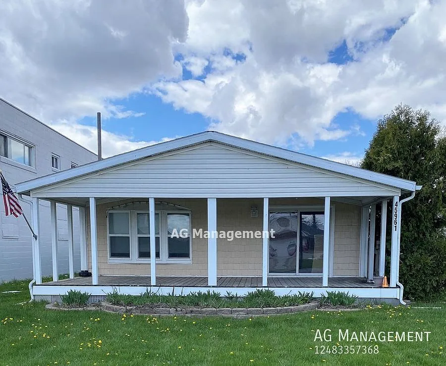 45961 Jefferson Ave photo 1