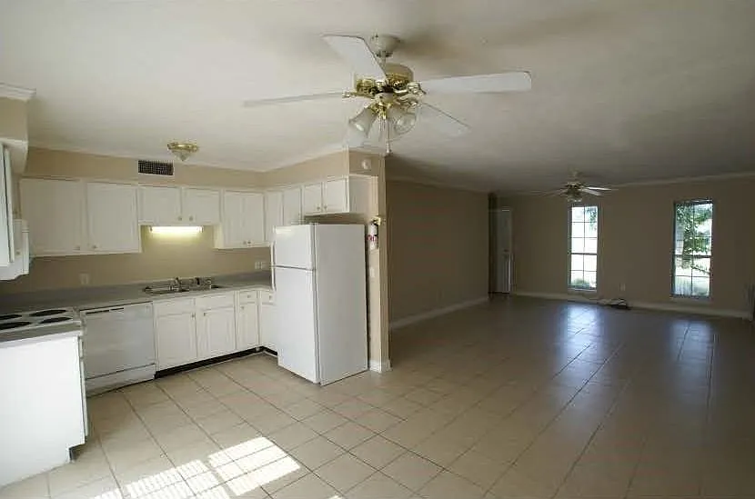 3 bed, 2.5 bath, 1497 sqft, $1,475 — Photo 4