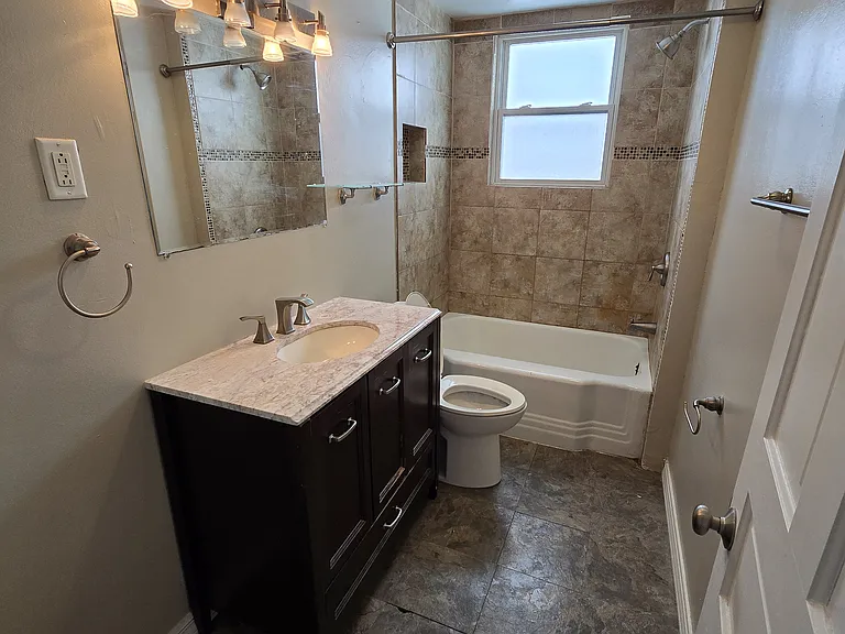 825 Southern Ave — Photo 12