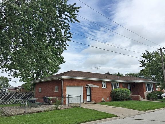 3rd image of 418 Greenbay Ave