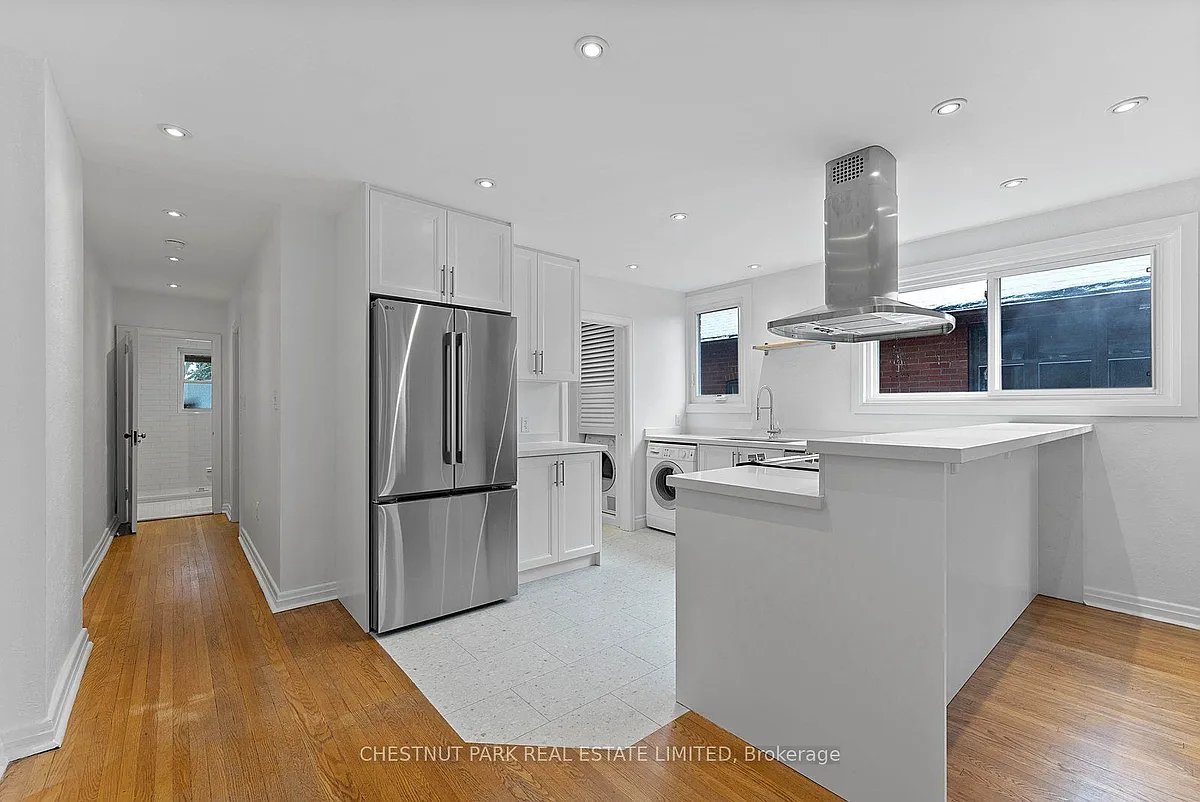 Building Photo - 26 Strathgowan Ave #UPPER