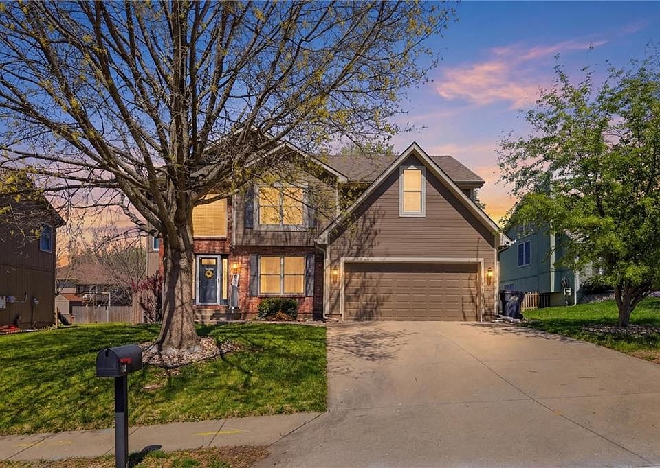 1st image of 217 NE Paseo Pl