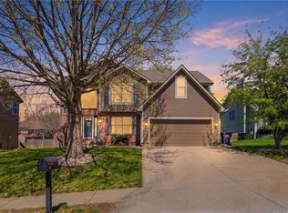 217 NE Paseo Pl, Blue Springs, MO 64014