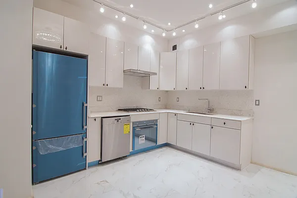 Rented by WAM Partners - William Moses Co. | media 33