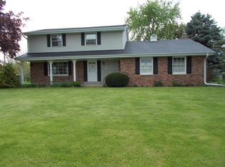 N73W15970 Edelweiss Ln, Menomonee Falls, WI 53051