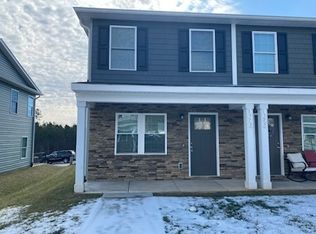1573 Oak Leaf Dr NW, Hickory, NC 28601