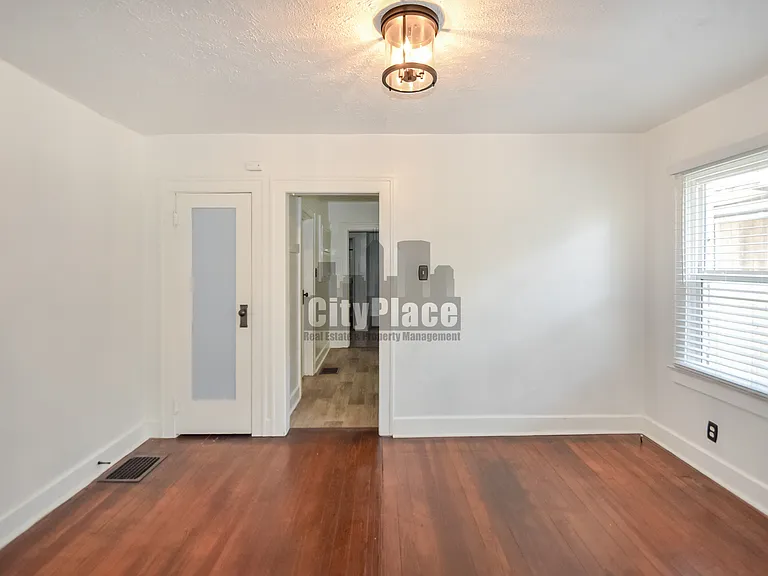 810 N Gladstone Ave — Photo 6