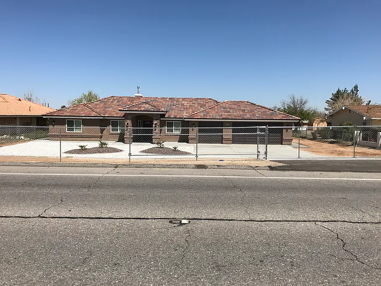 17950 Main St — Photo 1