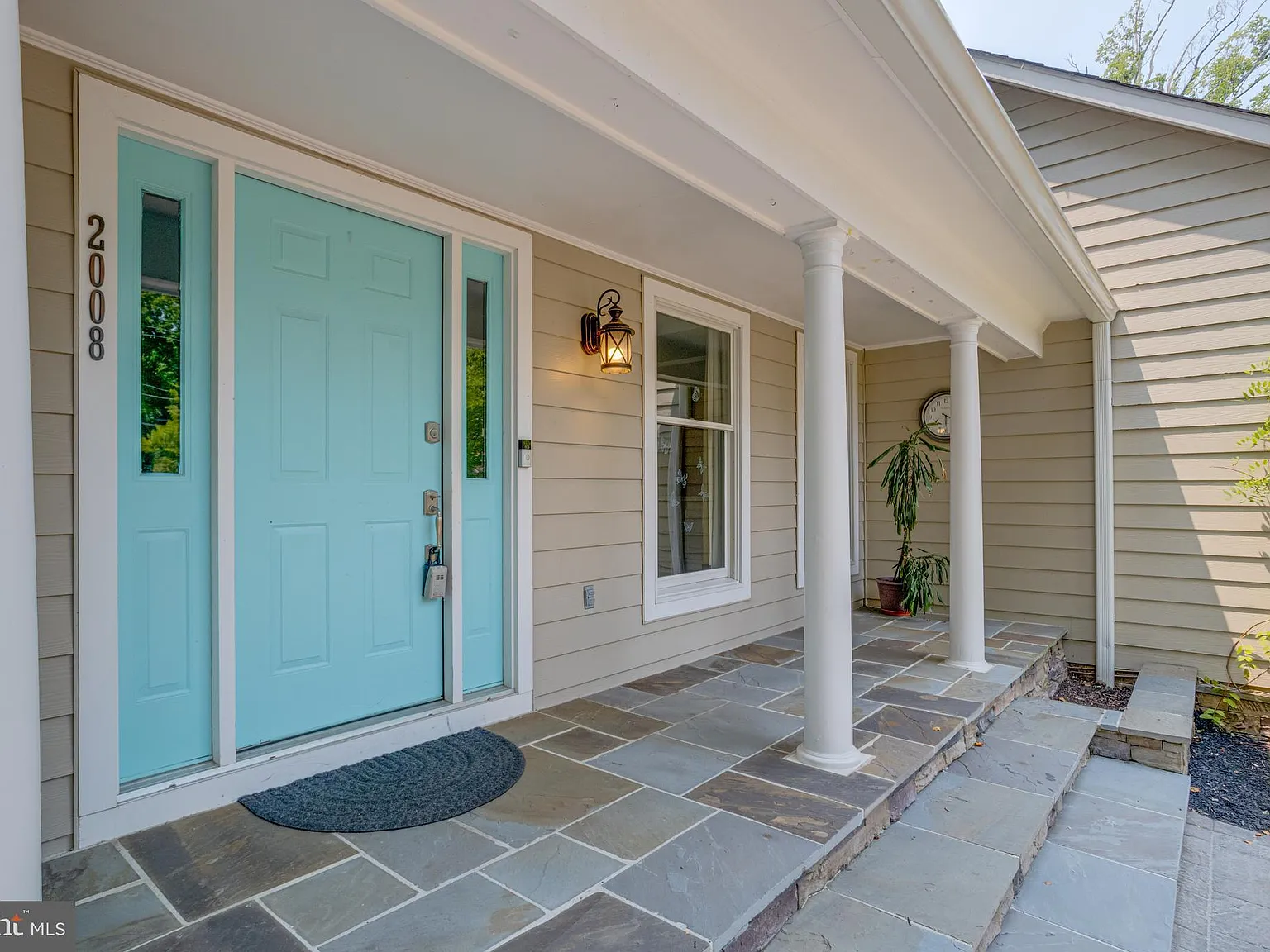 6 bed, 5.0 bath, 4397 sqft, $6,200 — Photo 3