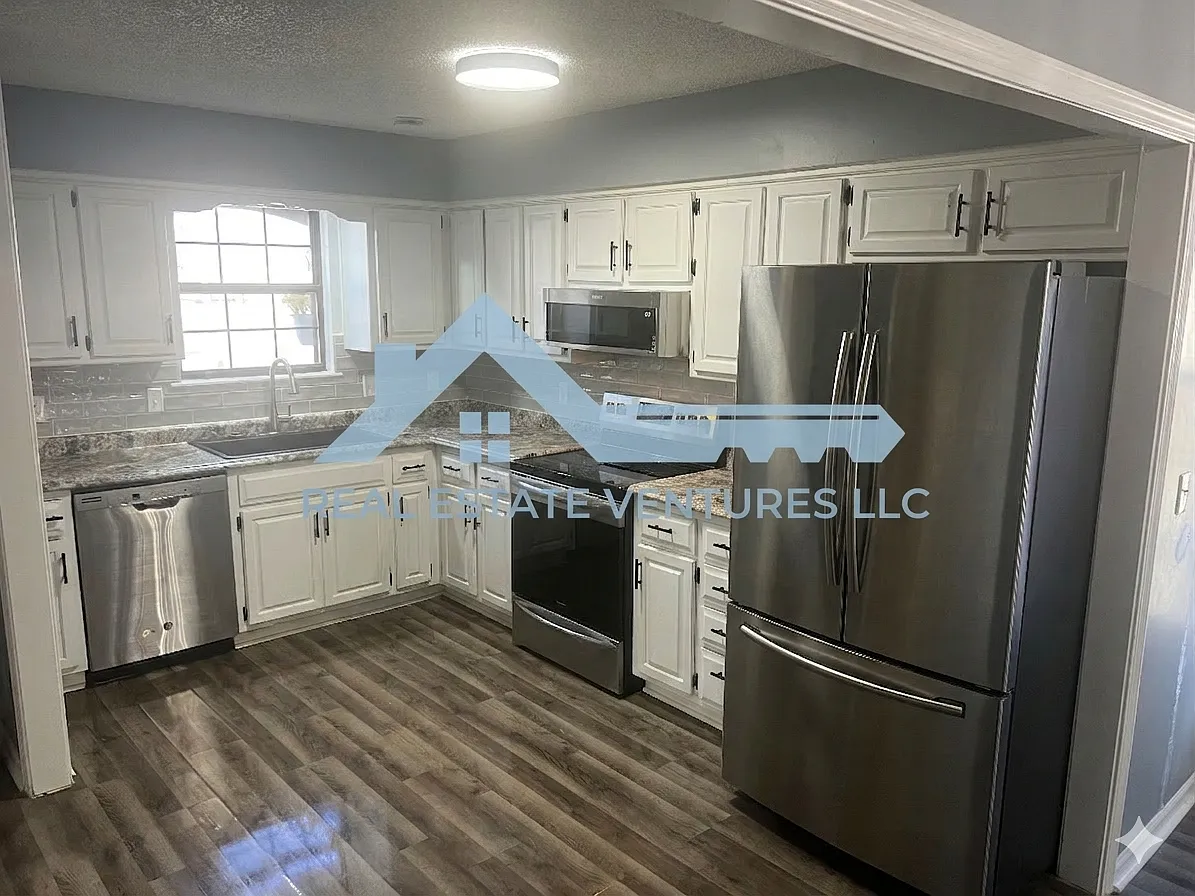 3 bed, 1319 sqft, $2,200 — Photo 2