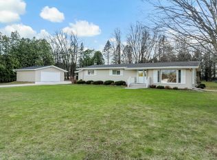 1820 Whitewater Dr, Manitowoc, WI 54220