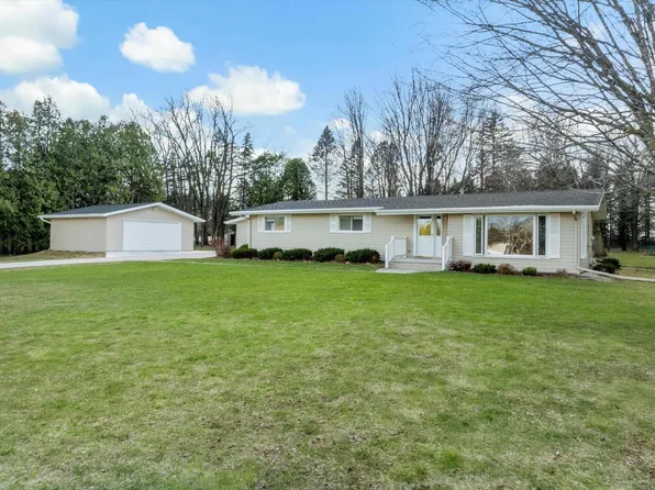 1820 Whitewater DRIVE, Manitowoc, WI 54220
