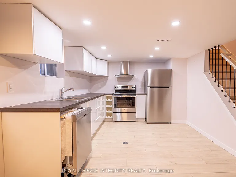 610 Alesther St #B — Photo 2