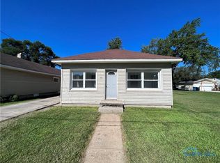 2039 Autokee St, Oregon, OH 43616