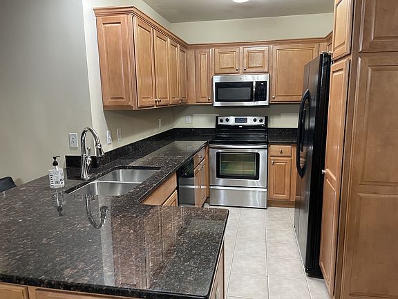 3rd image of 5569 Hampshire Ln