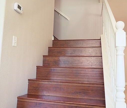 2nd image of 15429 Hoover Ln
