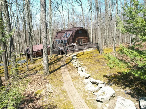 516 Red Sail Rd, Du Bois, PA 15801