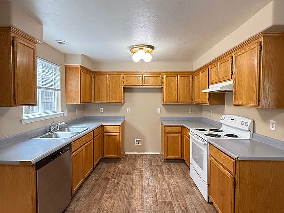 5th image of 1582-1584 Hondeleau Ln #1582